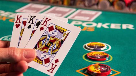 Üç eyni poker kartı  Online casino ların təklif etdiyi oyunlar dünya səviyyəsində şöhrətli tərəfindən təsdiqlənmişdir