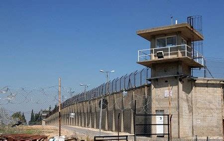 اسماء السجون الإسرائيلية في فلسطين