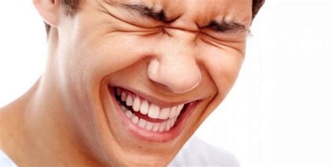 الضحك في المنام مع شخص، بحسب العديد من المفسرين فإنهم يرون أن رؤية الرجل نفسه يضحك في المنام، يمكن تفسيره على عدة تفسيرات
