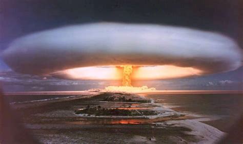 القنبلة النيوترونية