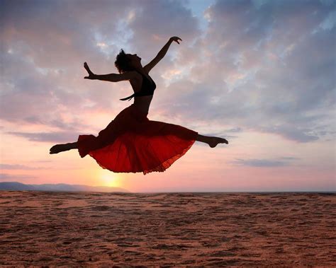 تفسير حلم الرقص أمام النساء، عندما يحلم الإنسان بالرقص قد يصاب بالحيرة، خاصة أن هناك من يتشاءم من الرقص، ويعتبر الحلم فيه شر وليس بالخير