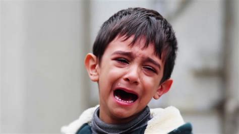 تفسير رؤية طفل يبكي في المنام لابن سيرين