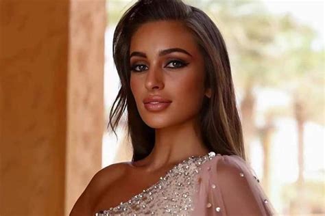 صور إيفلين خليفة ملكة جمال البحرين، الفتاة التي نالت على لقب ملكة جمال البحرين في دورته الثانية لهذا العام 2022، في حين أن لجنة الحكام