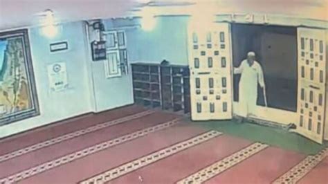 فيديو لحظة وفاة مسن فلسطيني أثناء دخوله المسجد لصلاة الفجر