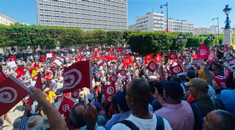 قل يومين من الاستفتاء مظاهرة بالعاصمة التونسية رفضا للدستور الجديد