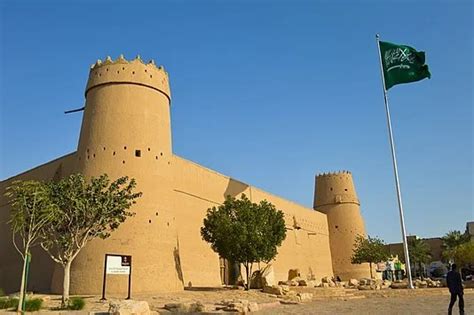 كانت الرياض قديماً تسمى حجر اليمامة صواب خطأ، الرياض من المدن المتقدمة اقتصاديا واجتماعيا وتقنيا، أيضا التي توجد في المملكة