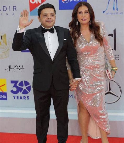 كم طول زوجة محمد هنيدي، زوجة الفنان المصري الشهير محمد هنيدي عبير الأسعد تُعد من الأقل والأندر ظهوراً من بين زوجات مشاهير الوسط الفني