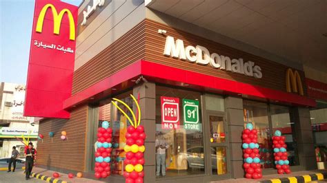 كم فرع ماكدونالدز في جدة والرياض 2023، تعتبر واحدة من أكبر سلاسل مطاعم الوجبات السريعة بالعالم، فهذه الشركة الأمريكية التي تم تأسيسها