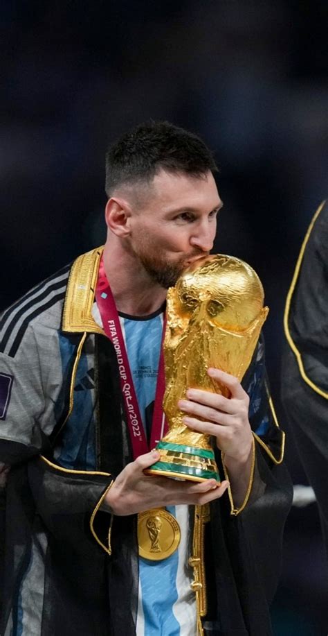 ماهو معنى كلمة goat، حيث أن أفضل لاعب في العالم اللاعب الأرجنتيني ليونيل ميسي يلقب بهذا اللقب، كما وأنه تمكن من أن يحصل على العديد من الأ