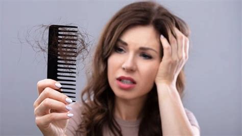 ما هي أسباب تساقط الشعر وطرق علاجه من البيت، تساقط الشعر يعتبر من الأمور المزعجة للغاية خصوصا عندما نجده على جسمنا مثل الرقبة،