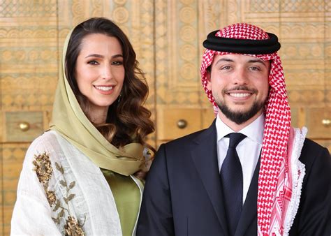 ما هي ديانة رجوة آل سيف، بعد إعلان الديوان الملكي الأردني عن خطوبة ولي العهد الأمير الحسين بن عبد الله الهاشمي، ضجت وسائل التواصل الاجتماعي