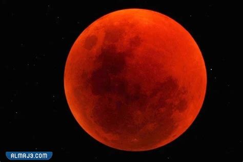 ما هي ظاهرة القمر الدموي ويكيبيديا ، حيث يكتسب القمر اللون الأحمر القاتم ، و هي من الظواهر الفلكية الطبيعة ، و تنتج عن حدوث خسوف القمر الناتج عن وقوع كوكب الأرض بين الشمس و القمر