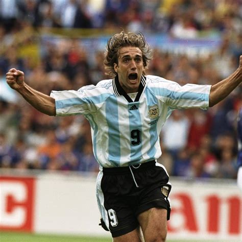 من هو باتيستوتا ويكيبيديا ؛ يُعد باتيستوتا من الشخصيات الرياضية البارزة والشهيرة في الأرجنتين والعالم، كونه من أشهر لاعبي كرة القدم