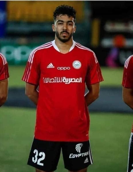 من هو مصطفي الزناري لاعب الزمالك الجديد ، هو لاعب كرة قدم مصري يلعب في مركز المدافع في نادي طلائع الجيش ، وقد حصل عليه نادي الزمالك في الت