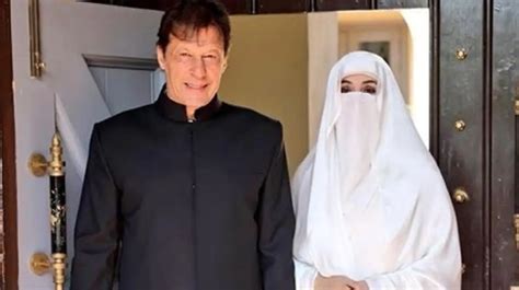 من هي بشرى بي بي زوجة عمران خان رئيس وزراء باكستان، عمران خان من أكثر وأهم الشخصيات التي تصدر اسمه في الصحف المحلية وال