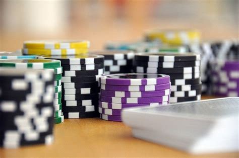 ﻿Pokerde oyun parası: Bulmacada poker Bulmaca Sözlüğü