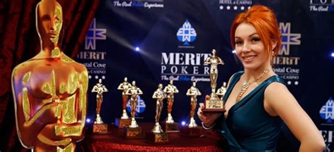 ﻿merit poker turnuvası: göz kamaştıran kıyafetler
