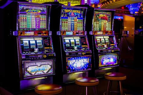  Jeux de casino en ligne Blackjack, machines à sous et plus encore.