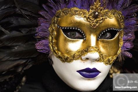  Mask Carnival ұясы