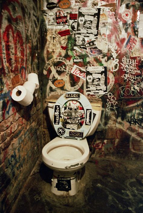  Punk tualet ýeri