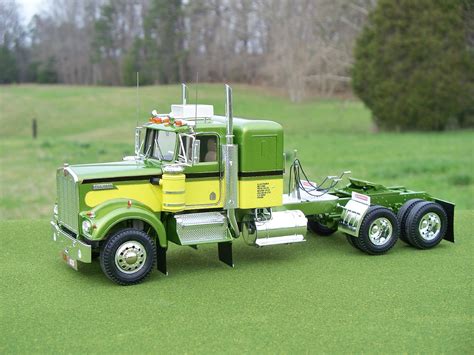 1 25 Scale Model Trucks