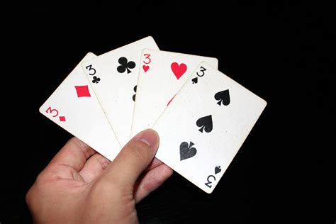 Alnında kart oyunları kartı  Kəsino oyunlarında qızlarla pulsuz oynayın və oyunun keyfini çıxarın!