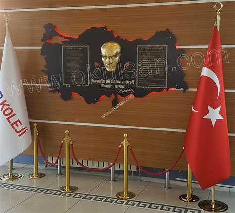 Atatürk köşesi koruma direkleri
