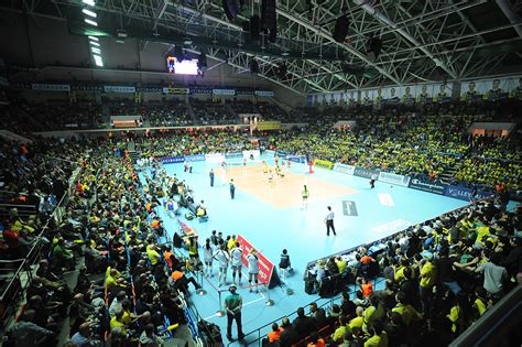 Burhan felek spor salonu