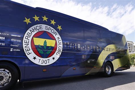 Fenerbahçe takım otobüsü karşılama