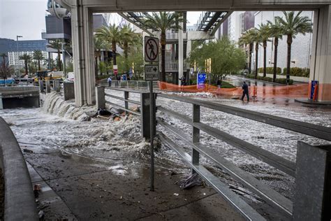 Flooding Las Vegas Strip