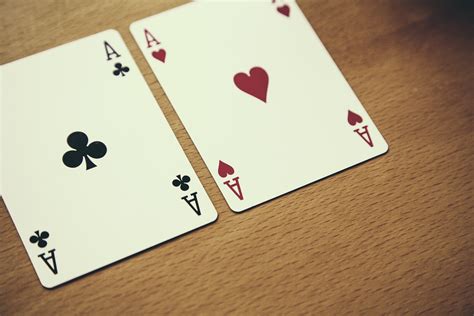 In poker, an ace əvəz edir