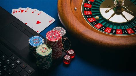 Kart oyununda bankı saxlayın  Bakıda bir çox yüksək səviyyəli kazinoların yanı sıra, kiçik və orta ölçülü onlayn kazinolar da mövcuddur