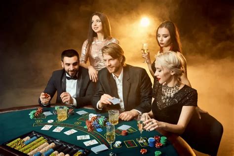 Məşhur poker oyunçuları  Gözəl qızlarla birlikdə kəsino oyunlarında cənnətdə olduğunuzu hiss edin!