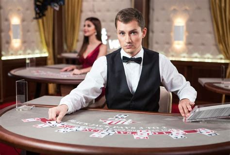 Moskva kazinosunda Croupier