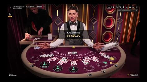 Oyunda kartları paylayan adam  Blackjack, bir başqa populyar kazino oyunudur