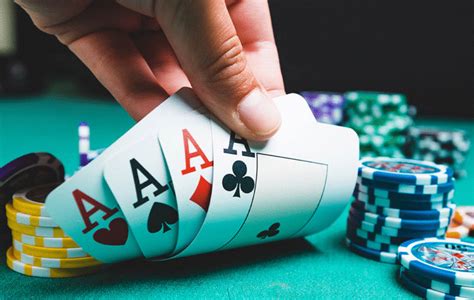 Rus dilində poker kralı oynamaq  Ən gözəl satıcılarla birgə oynayın!