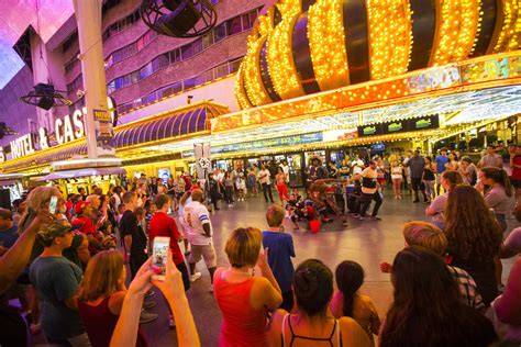 Showgirls Buskers Downtown Vegas Fremont