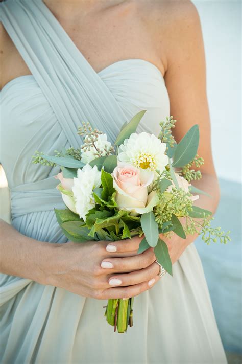 Simple Bridesmaid Bouquets Ideas