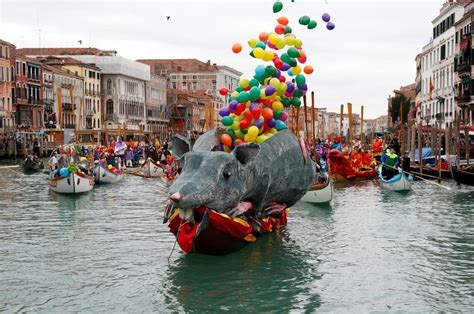 Slot maşınlarında pulsuz Venesiya Karnavalı oyna
