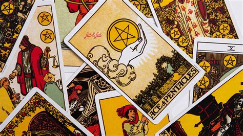 Tarot kartları oynamağı öyrənin