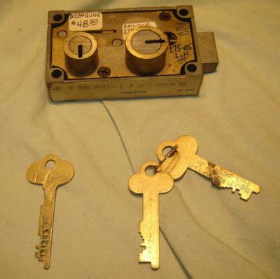 Wells Fargo Safe Deposit Box Key Image