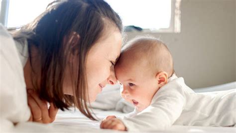 Yenidoğan bebek kaç ml anne sütü içer